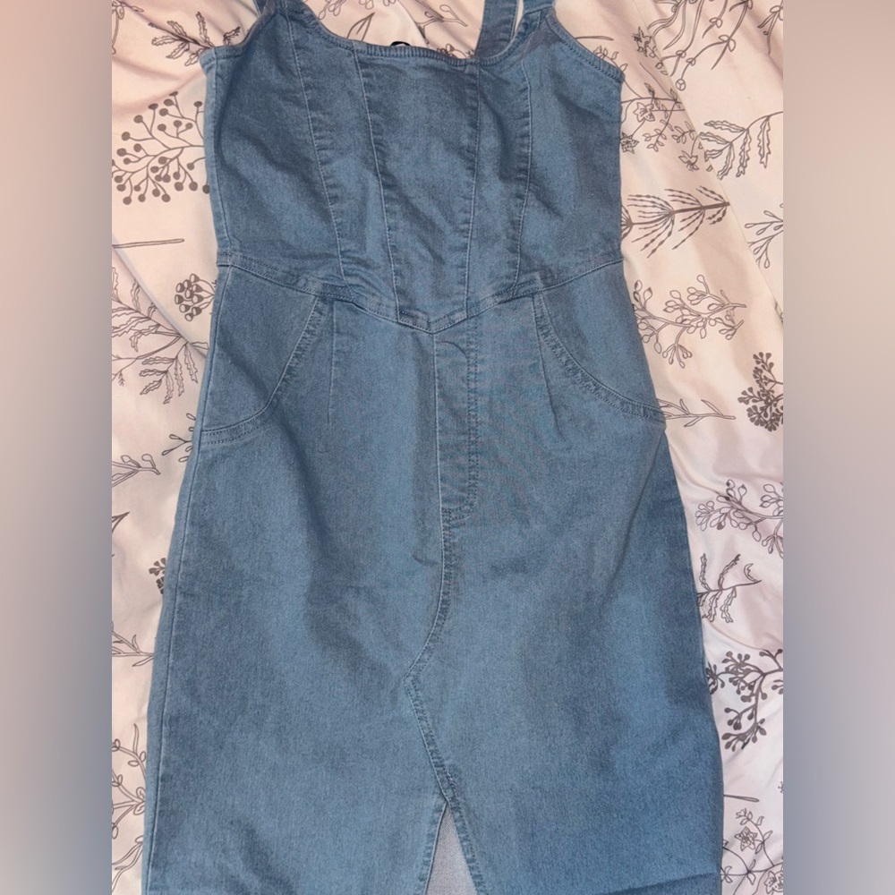 NWOT 7th & Hudson denim dress Size Small with slit